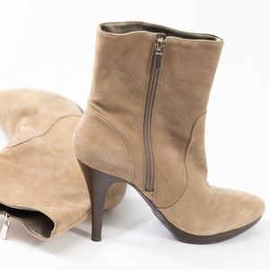 Women's Size 9 Banana Republic Beige Suede Zip Up